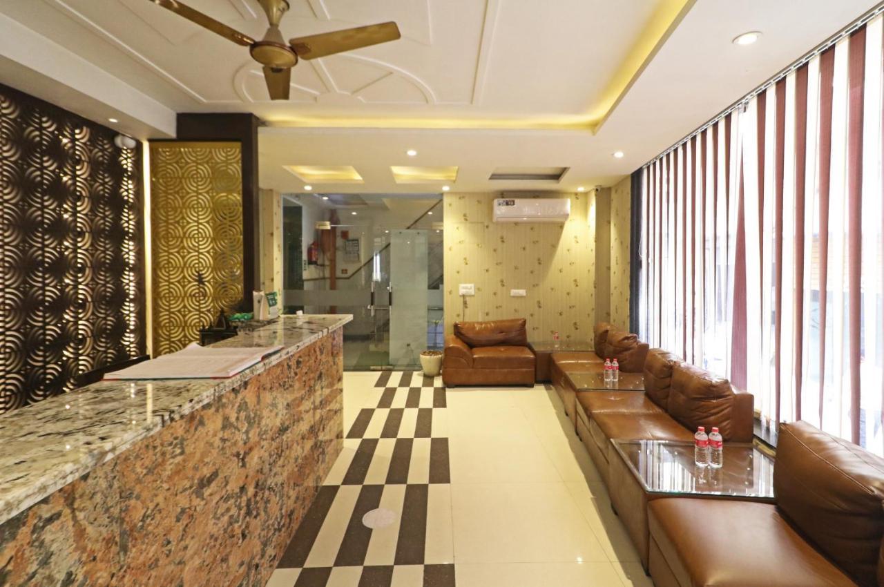 Hotel Paragon Suites Ню Делхи Екстериор снимка