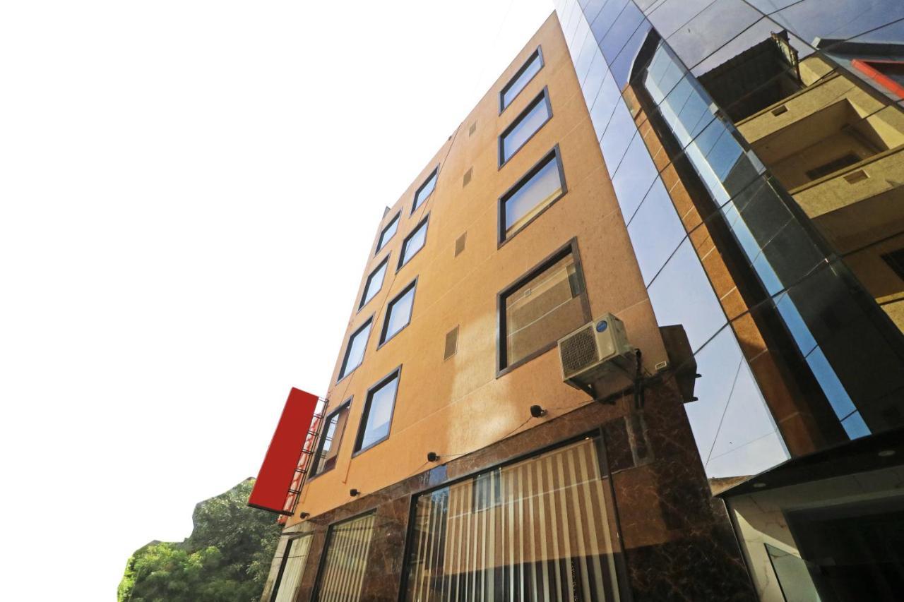 Hotel Paragon Suites Ню Делхи Екстериор снимка